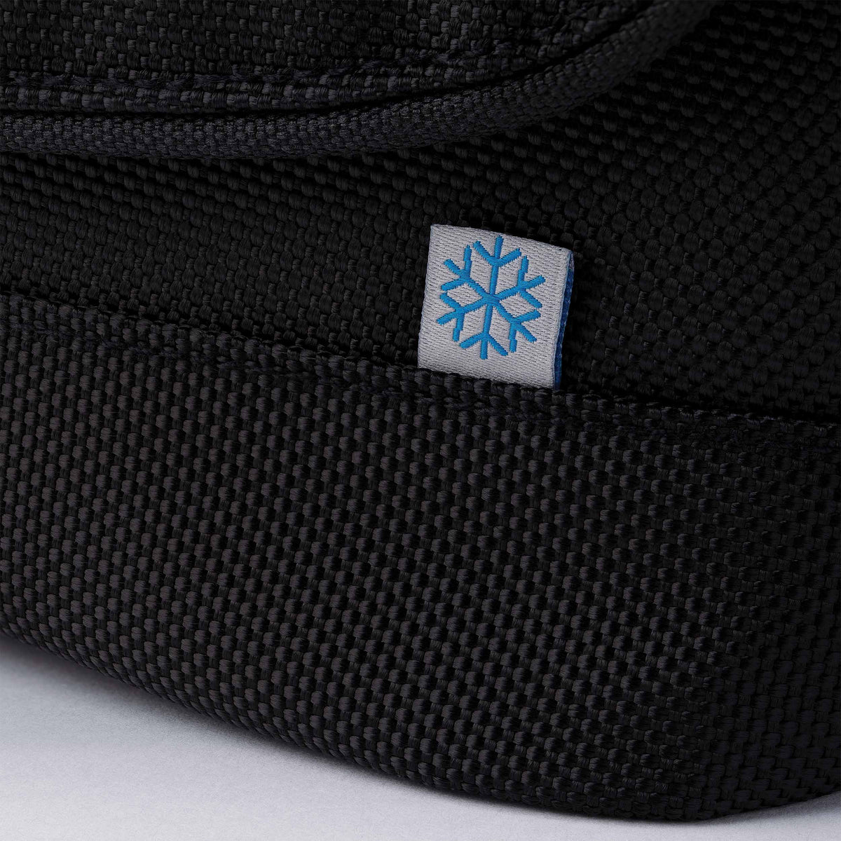 freezable-brooklyn-crossbody-r6 freezable-brooklyn-crossbody-black-ecofreeze-plus-zoom-tag.jpg