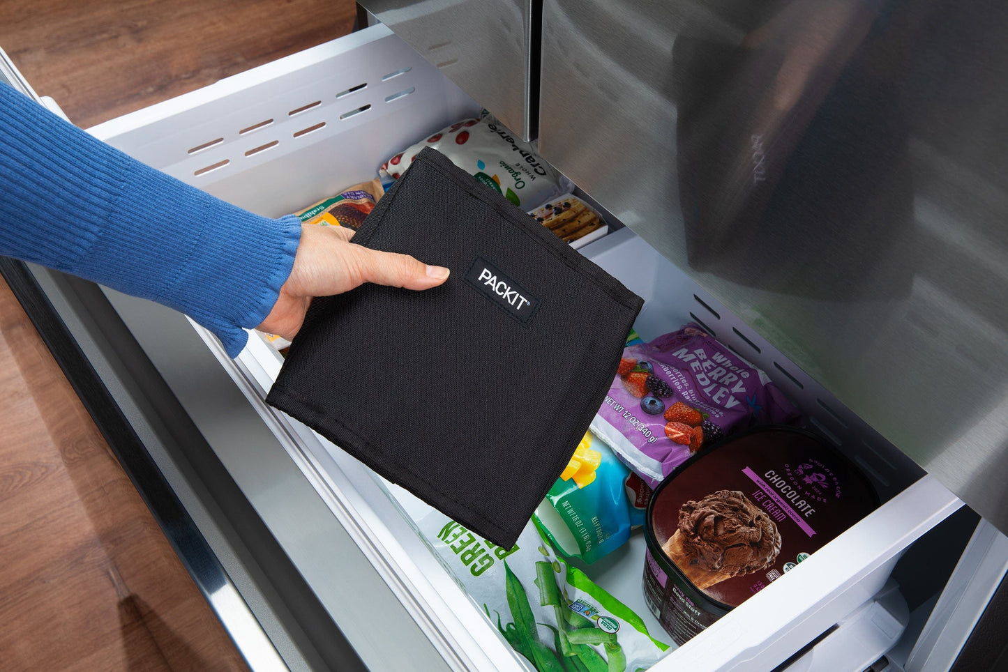 freezable-hydration-crossbody-m9 freezable-hhydration-crossbody-black-insert-freezer.jpg