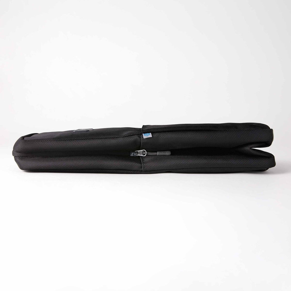 freezable-wine-carrier-b1 freezable-wine-carrier-black-ecofreeze-plus-flat.jpg