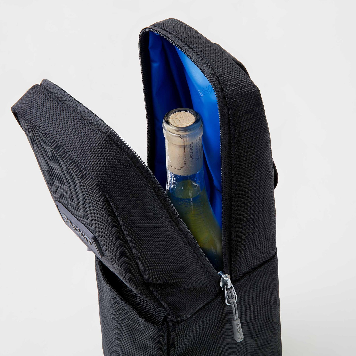 freezable-wine-carrier-b1 freezable-wine-carrier-black-ecofreeze-plus-top-view-with-wine.jpg