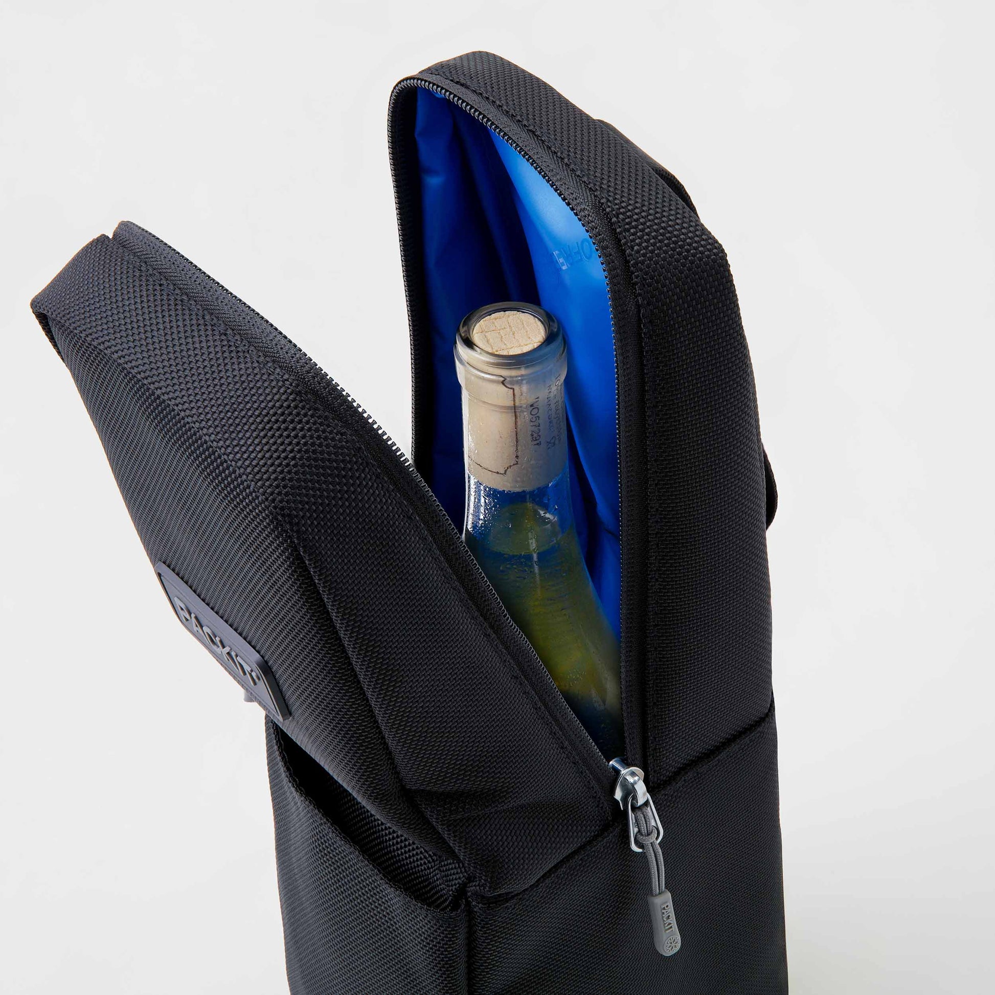 freezable-wine-carrier-b1 freezable-wine-carrier-black-ecofreeze-plus-top-view-with-wine.jpg
