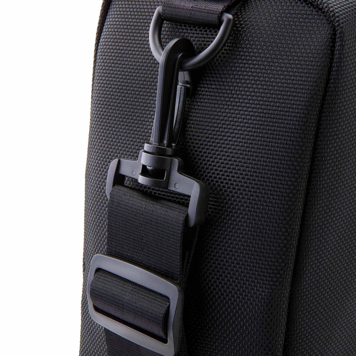 freezable-wine-carrier-b1 freezable-wine-carrier-black-ecofreeze-plus-zoom-removable-strap.jpg