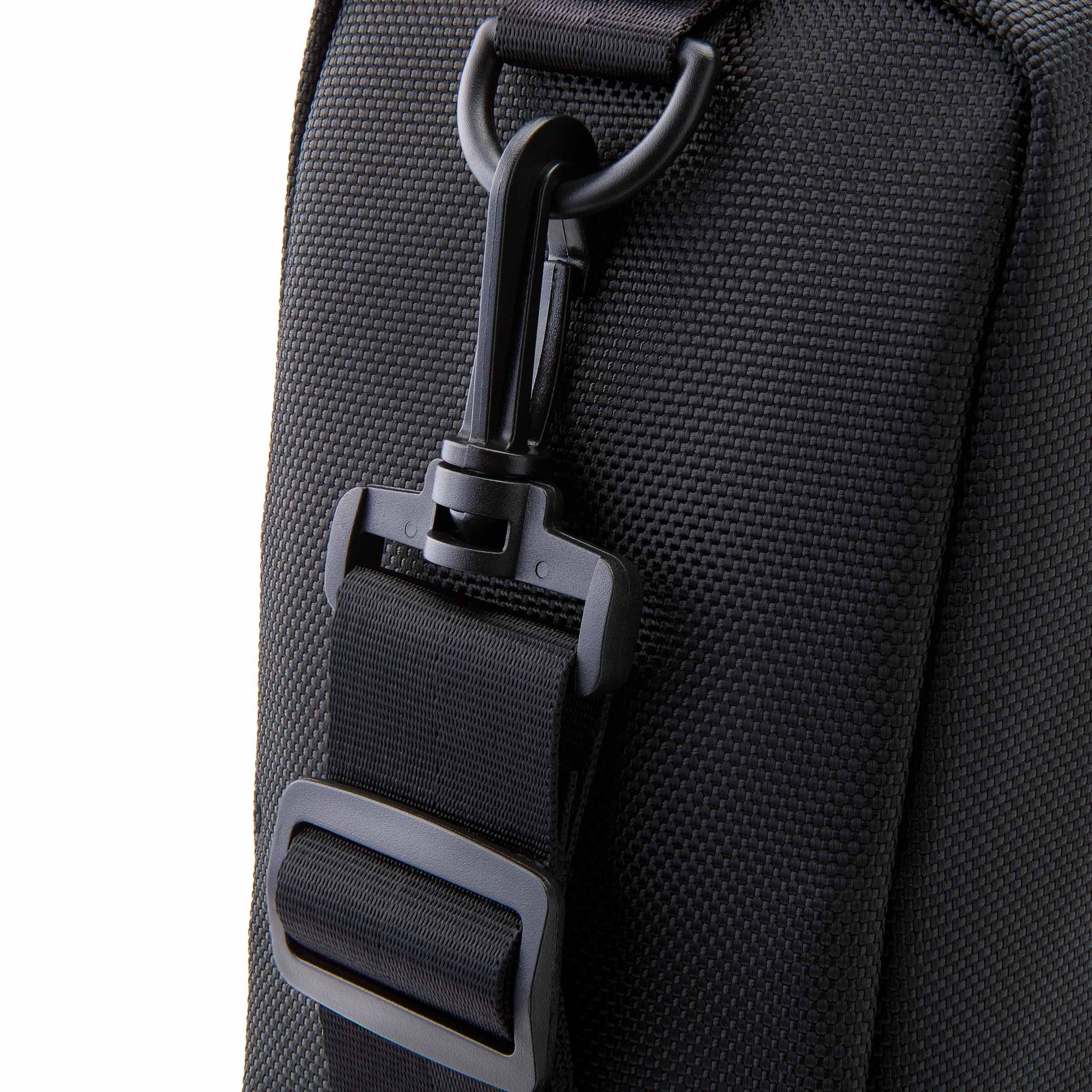 freezable-wine-carrier-b1 freezable-wine-carrier-black-ecofreeze-plus-zoom-removable-strap.jpg